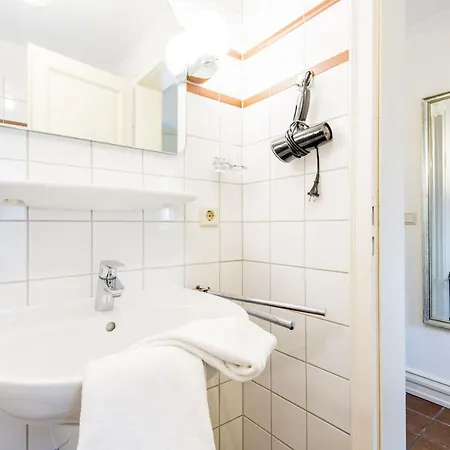 Friesenhaus Kaeptn Hahn Hausteil 1 * Westerland